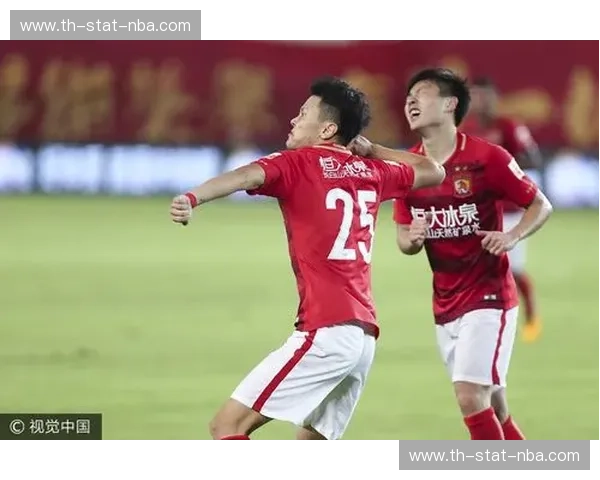 中超纪元之巅：2017广州恒大与山东鲁能的红橙暴力美学
